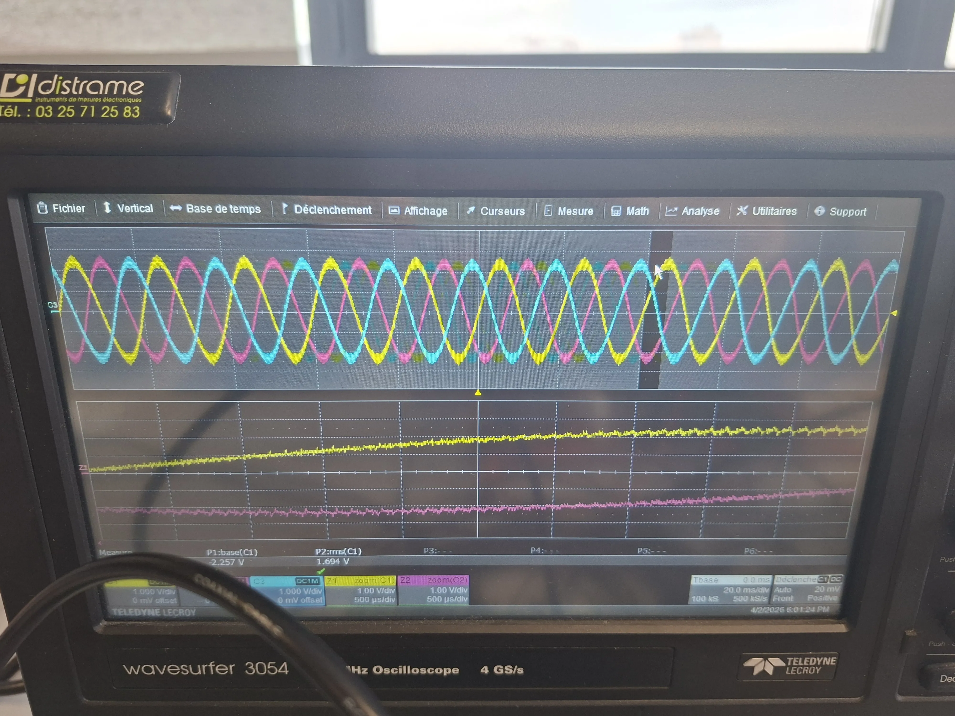 Teledyne LeCroy Wavesurfer 3054 showing three-phase voltages 120 degrees apart