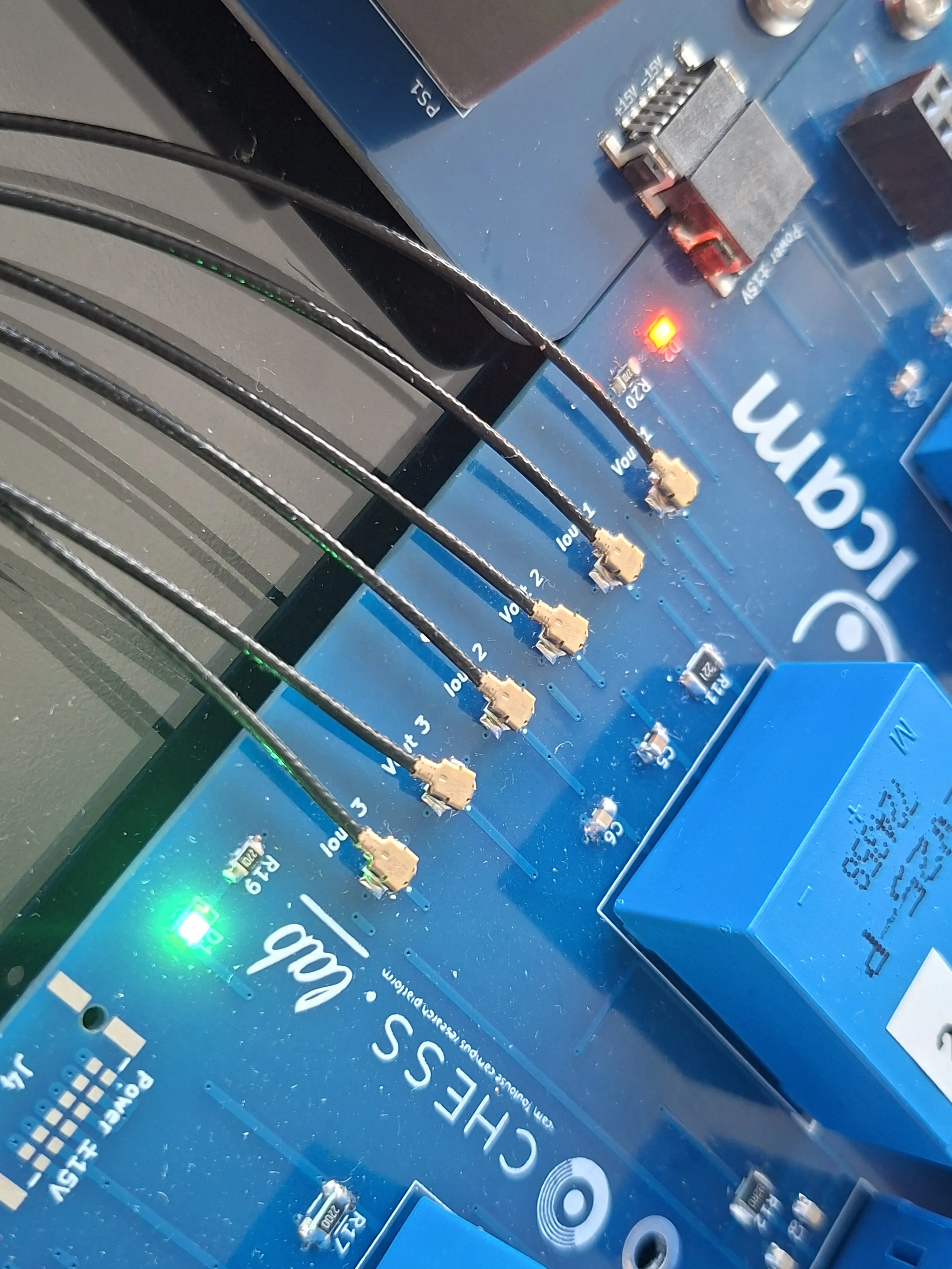Close-up of MMCX coaxial outputs on the CHESS.lab sensing PCB, LV25-P and ±15 V